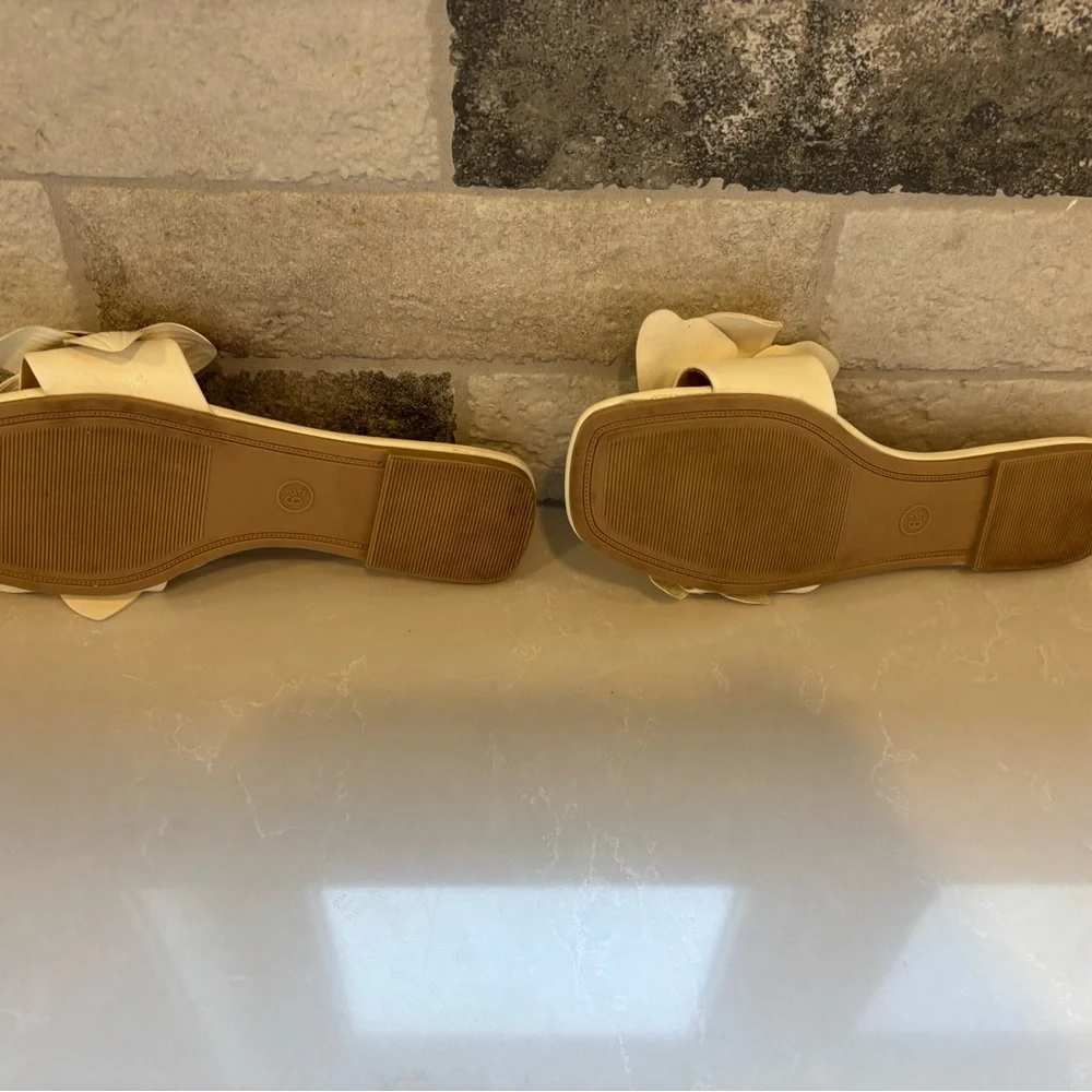 🌼 A New Day Cream Floral Slide Sandals – Size 6.5 - Picture 3 of 7